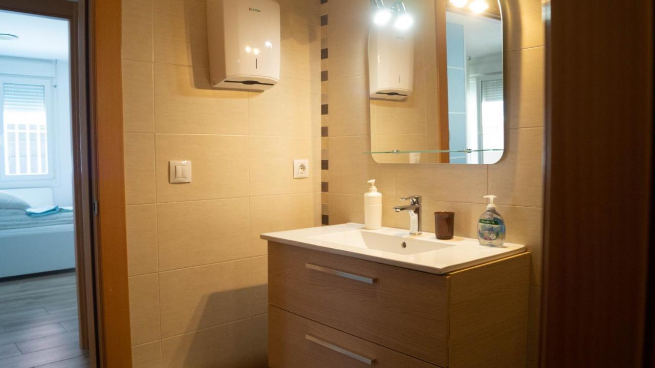 Zaragoza Y Sus 2 Catedrales Apartment Luaran gambar